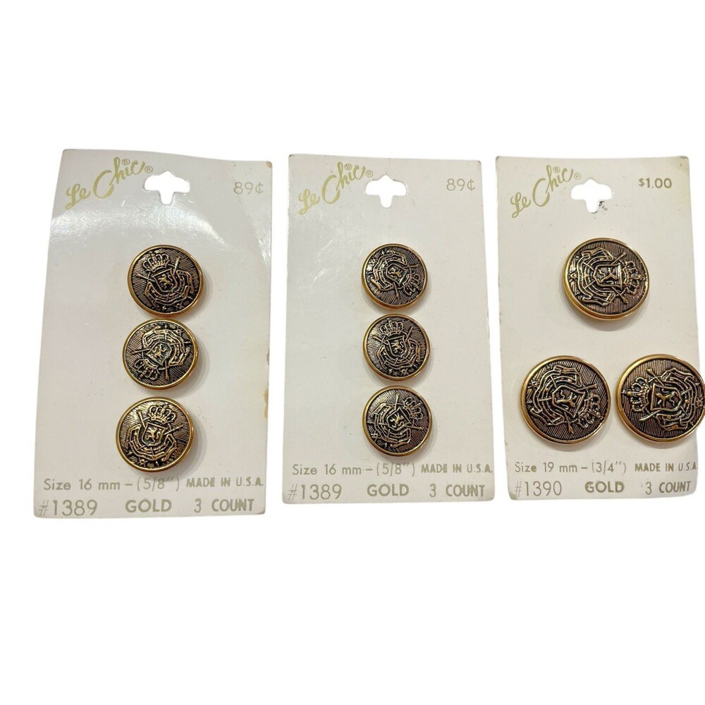 Vintage Le Chic Buttons Gold Medallion Crest lot 9 NOS 16 & 19mm USA #1389 #1390